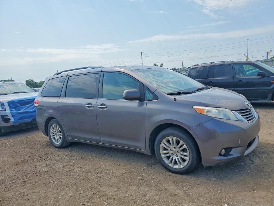 64425876 :رقم المزاد ، 5TDYK3DC7ES510093 vin ، 2014 Toyota Sienna مزاد بيع