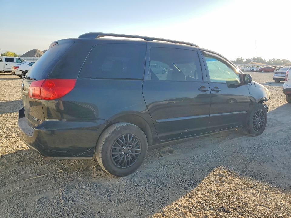 63771486 :رقم المزاد ، 5TDKK4CC8AS289725 vin ، 2010 Toyota Sienna مزاد بيع