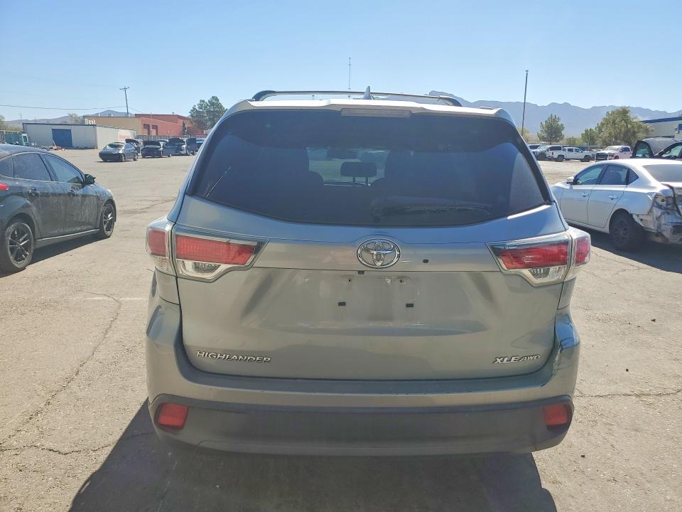 65582486 :رقم المزاد ، 5TDJKRFH8FS191852 vin ، 2015 Toyota Highlander مزاد بيع