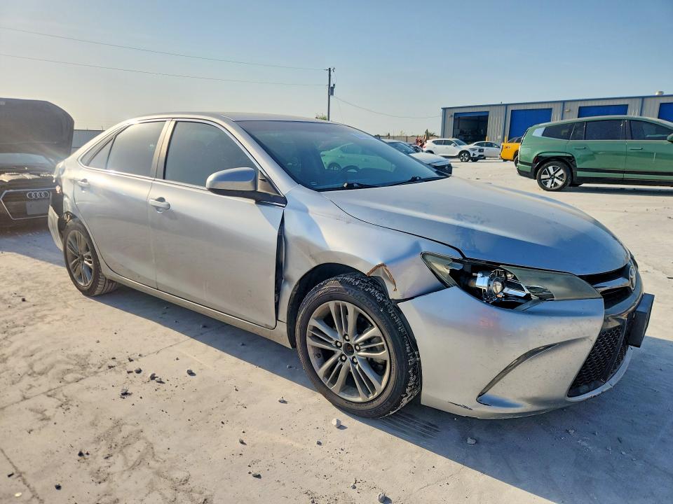 64100446 :رقم المزاد ، 4T1BF1FK7FU059209 vin ، 2015 Toyota Camry مزاد بيع