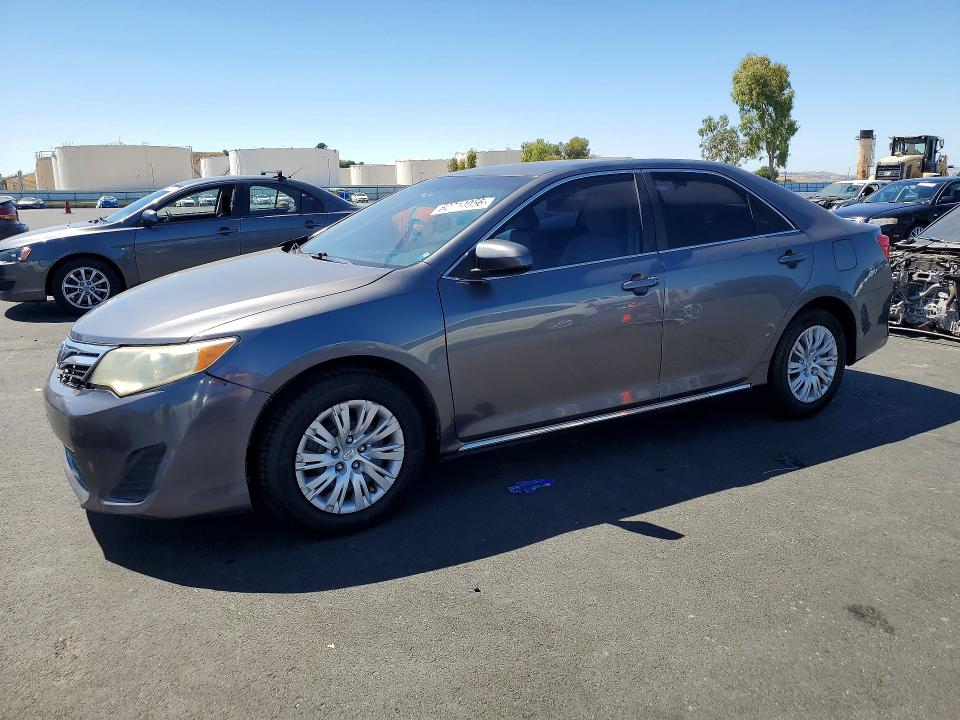 62714056 :رقم المزاد ، 4T4BF1FK2ER391742 vin ، 2014 Toyota Camry مزاد بيع