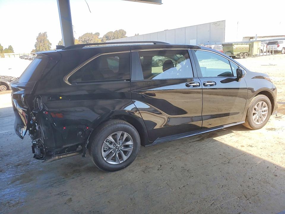 Продажа на аукционе авто 2026 Toyota Sienna, vin: 5TDYRKEC8TS324953, номер лота: 64466456