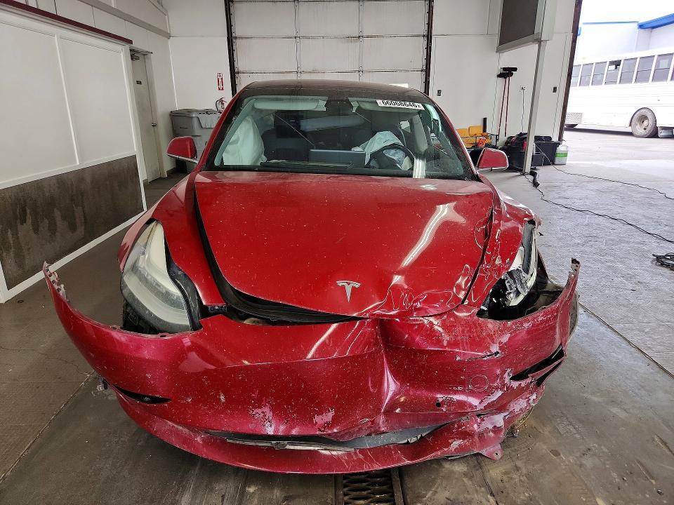 66068646 :رقم المزاد ، 5YJ3E1EA6JF045503 vin ، 2018 Tesla Model 3 مزاد بيع