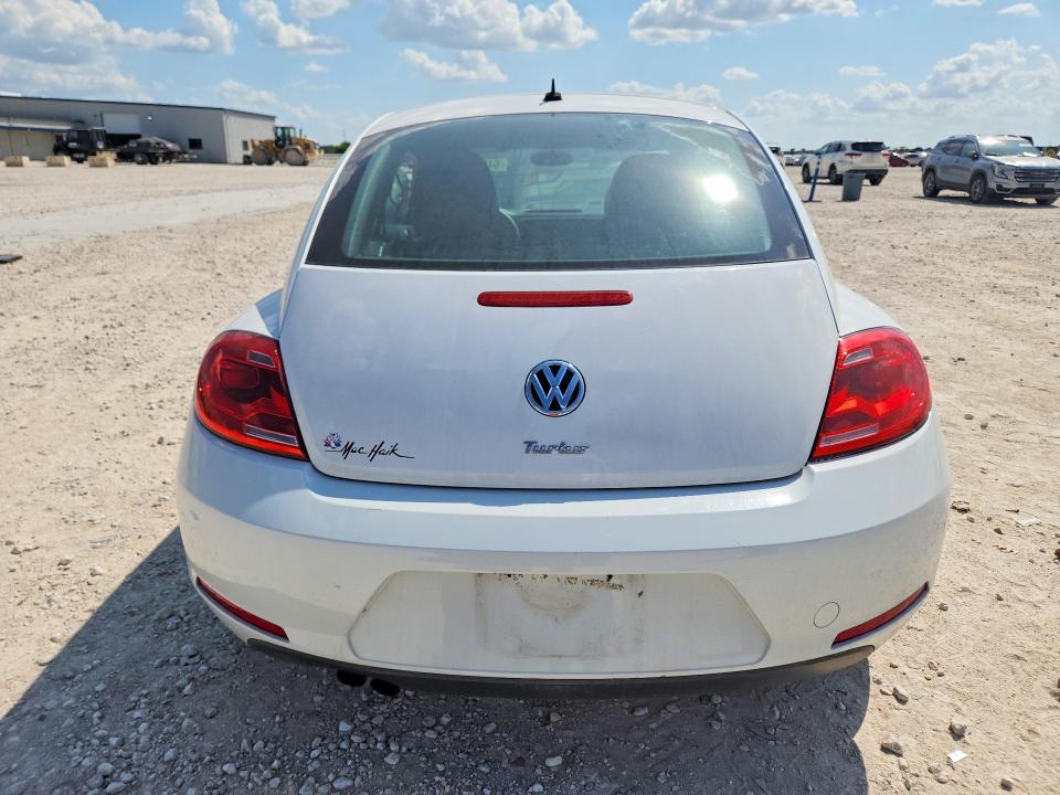 64281136 :رقم المزاد ، 3VWF17AT8GM606210 vin ، 2016 Volkswagen Beetle مزاد بيع