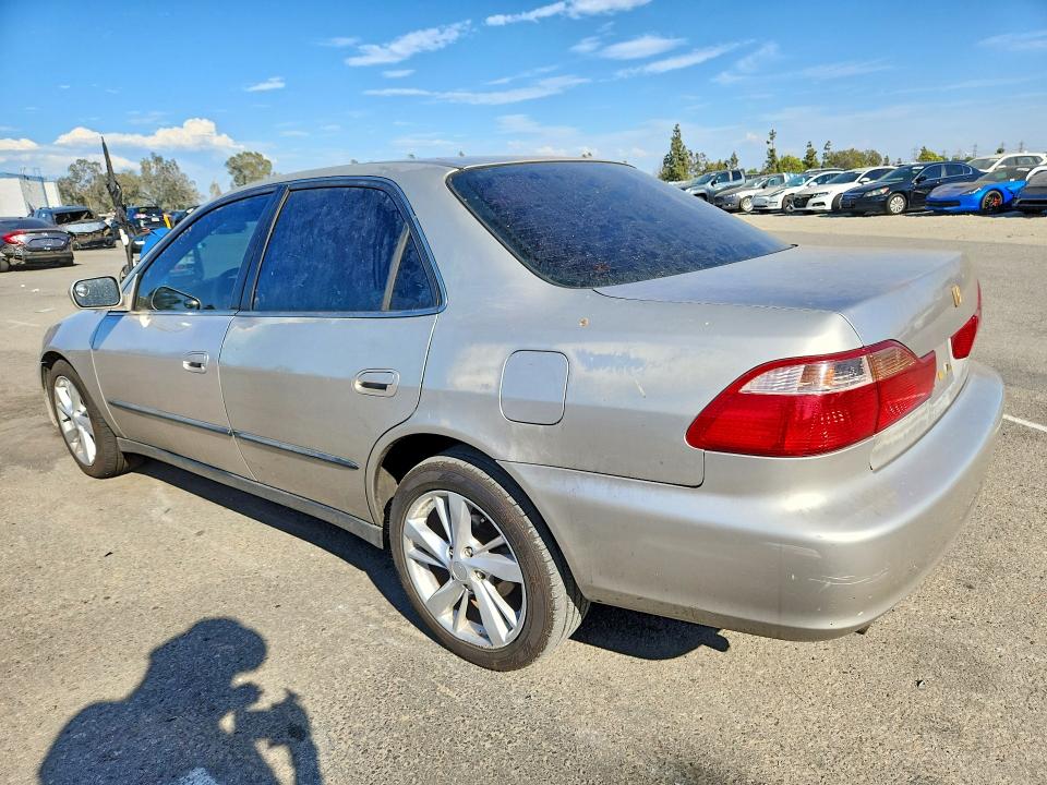1998 Honda Accord მანქანა იყიდება აუქციონზე, vin: 1HGCG1648WA068639, აუქციონის ნომერი: 66318376