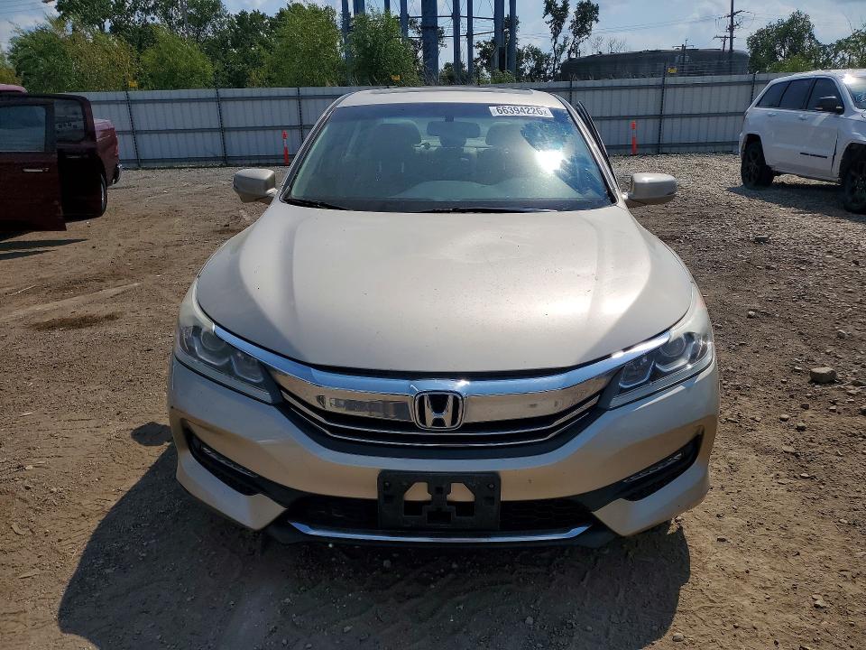 66394226 :رقم المزاد ، 1HGCR3F87HA028273 vin ، 2017 Honda Accord مزاد بيع