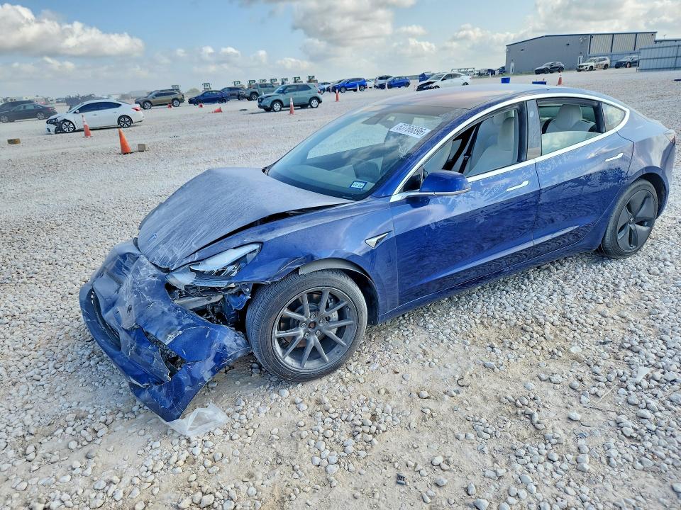 63766896 :رقم المزاد ، 5YJ3E1EB4JF086141 vin ، 2018 Tesla Model 3 Awd W/long R مزاد بيع