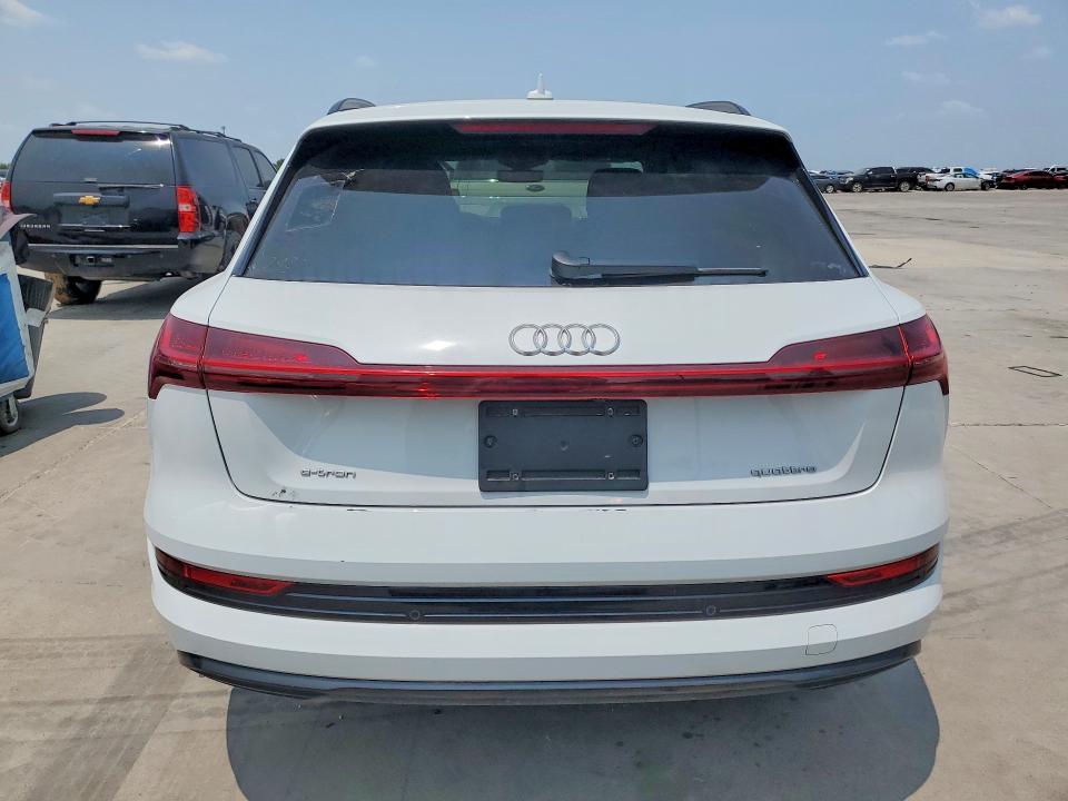 63642546 :رقم المزاد ، WA1AAAGEXNB007777 vin ، 2022 Audi E-tron مزاد بيع