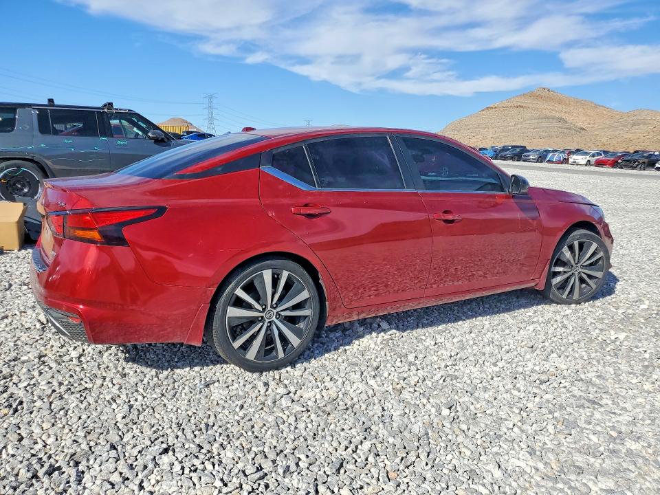 65518406 :رقم المزاد ، 1N4BL4CW5MN418852 vin ، 2021 Nissan Altima مزاد بيع