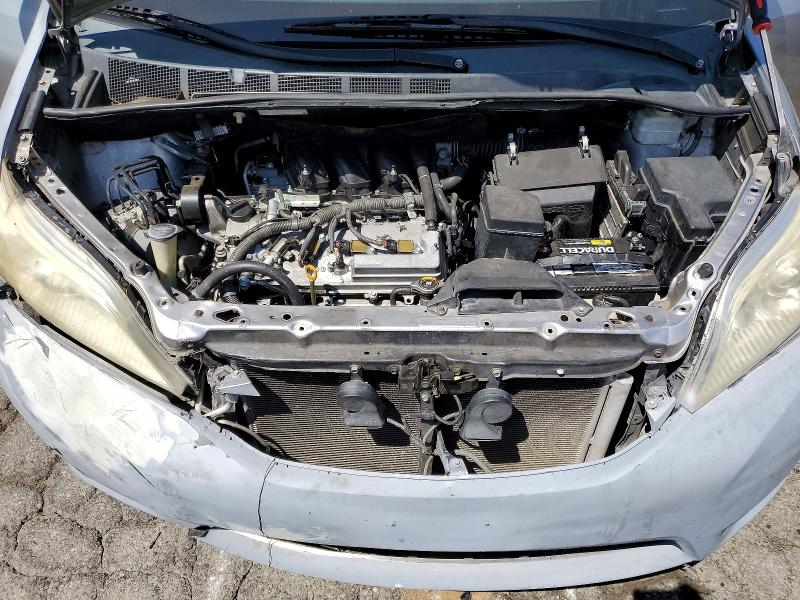 63686756 :رقم المزاد ، 5TDKK3DC4BS020387 vin ، 2011 Toyota Sienna مزاد بيع