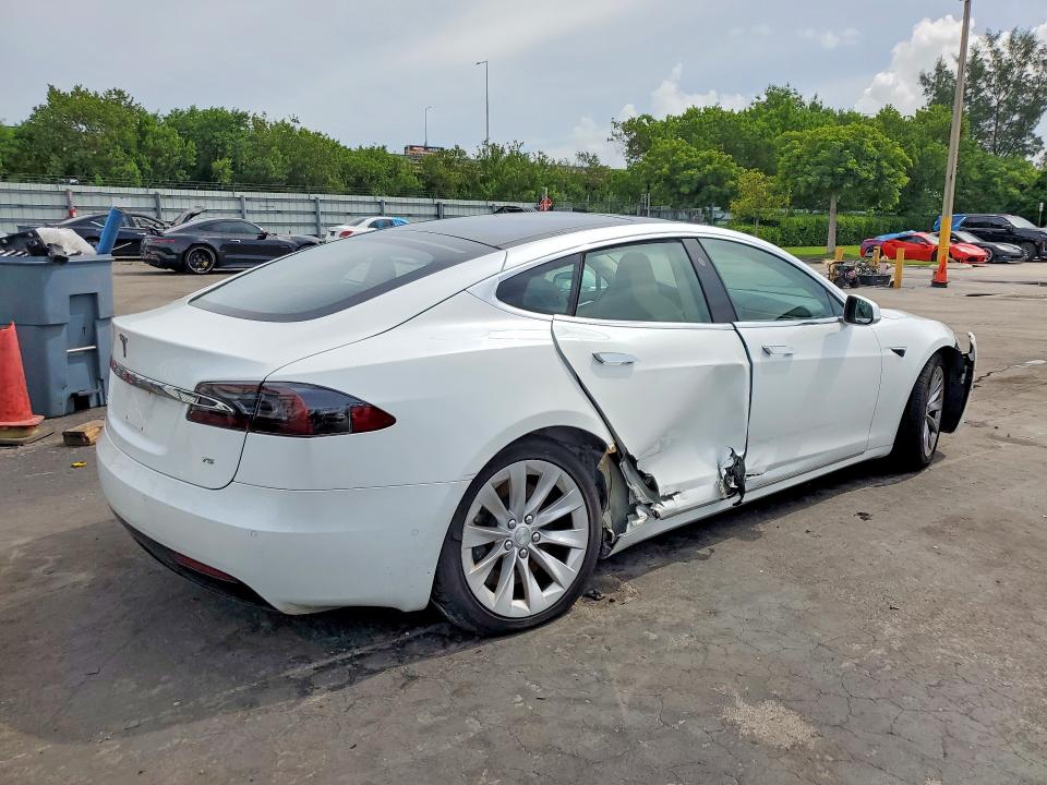 Aukcja sprzedaży 2017 Tesla Model S, vin: 5YJSA1E10HF203318, numer aukcji: 63882766