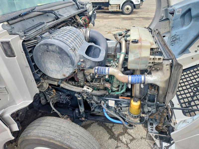 66579486 :رقم المزاد ، 4V4NC9EHXFN180314 vin ، 2015 Volvo Vn مزاد بيع