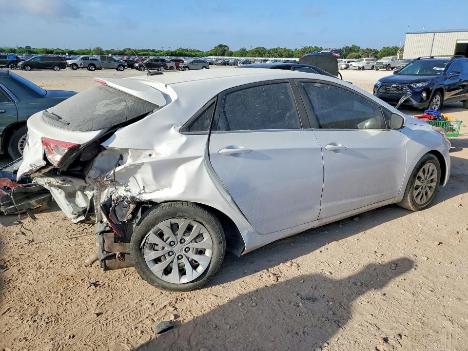 2017 Hyundai Elantra Gt მანქანა იყიდება აუქციონზე, vin: KMHD35LH4HU380743, აუქციონის ნომერი: 65903526