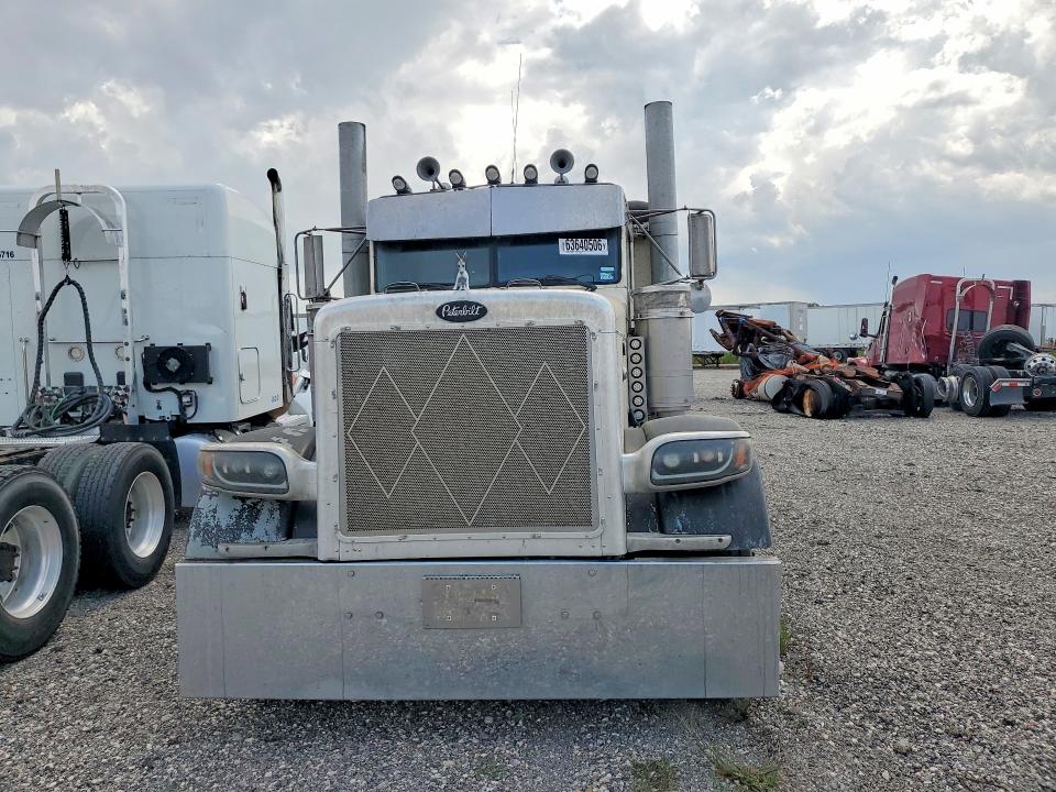 Продажа на аукционе авто 2001 Peterbilt 379, vin: 1XP5DU9X11D546705, номер лота: 63640506