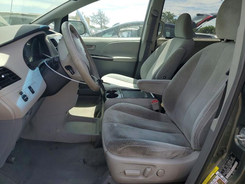 64873086 :رقم المزاد ، 5TDKK3DC9BS012107 vin ، 2011 Toyota Sienna مزاد بيع