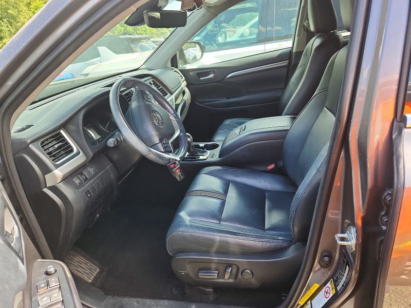 63494426 :رقم المزاد ، 5TDKZRFH4JS282643 vin ، 2018 Toyota Highlander مزاد بيع