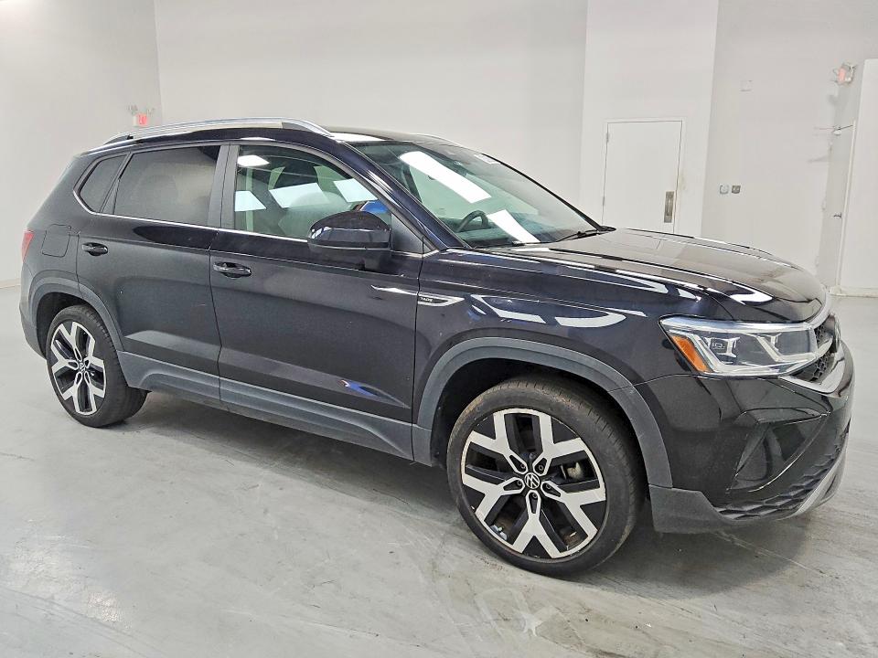 64656316 :رقم المزاد ، 3VVJX7B21NM025082 vin ، 2022 Volkswagen Taos مزاد بيع
