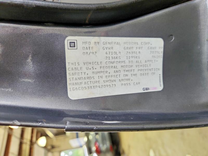 63580256 :رقم المزاد ، 1G6CD53BXP4209523 vin ، 1993 Cadillac Deville مزاد بيع