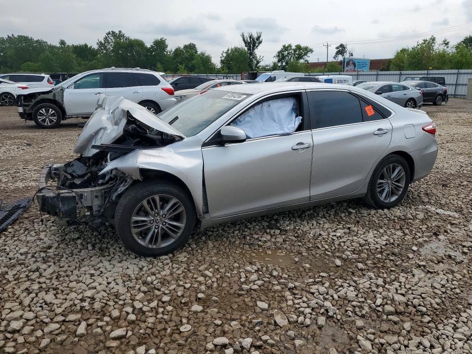 64564256 :رقم المزاد ، 4T1BF1FK3FU970914 vin ، 2015 Toyota Camry مزاد بيع