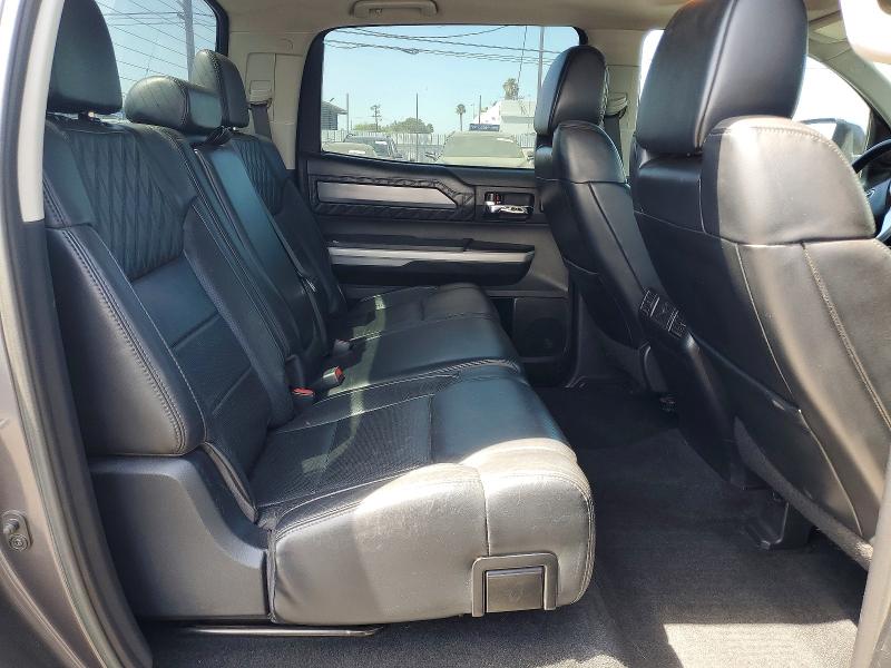 64592546 :رقم المزاد ، 5TFAY5F10JX727495 vin ، 2018 Toyota Tundra مزاد بيع