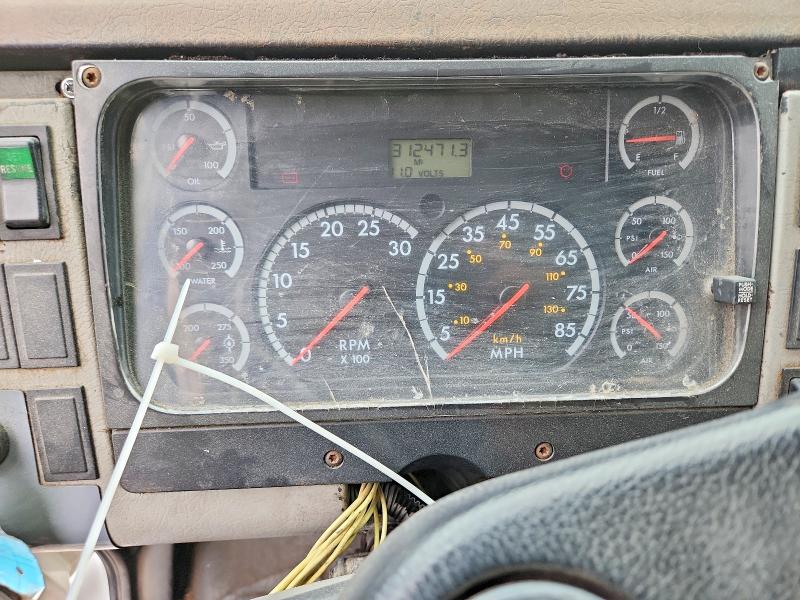 Продажа на аукционе авто 2002 Freightliner Medium Conventional, vin: 1FVABSAK52HK15442, номер лота: 63989686