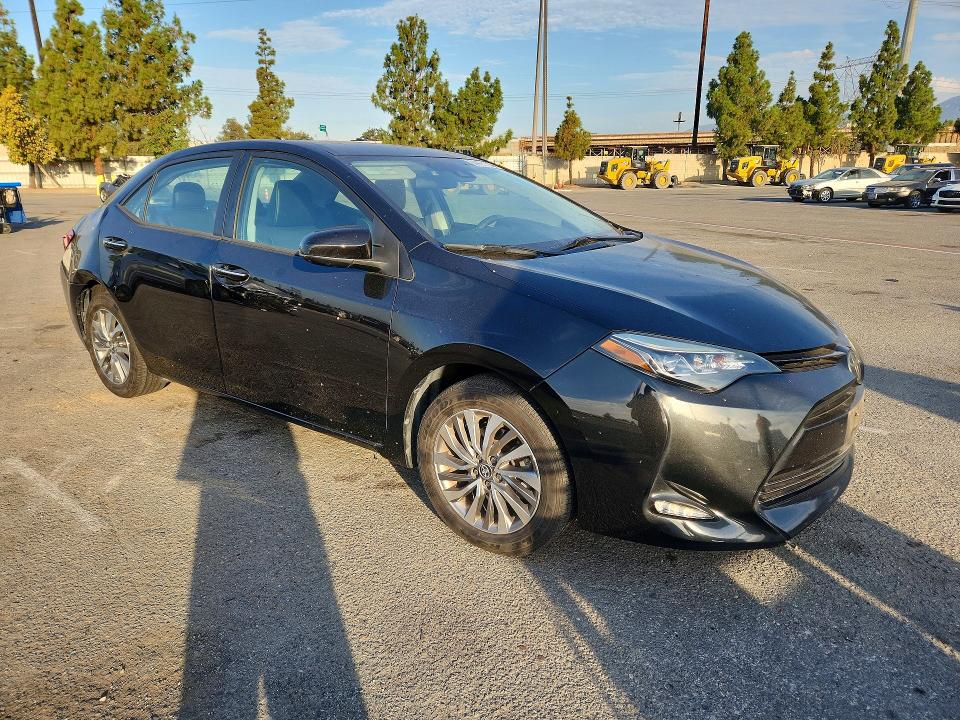Продаж на аукціоні авто 2018 Toyota Corolla, vin: 5YFBURHE1JP816319, номер лоту: 64493706