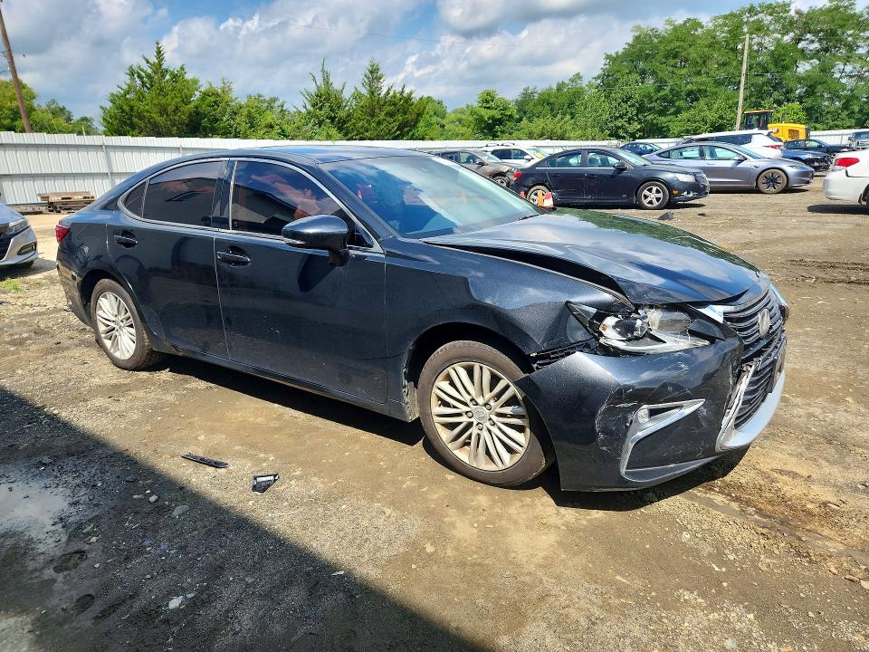63811946 :رقم المزاد ، 58ABK1GG4HU066555 vin ، 2017 Lexus Es مزاد بيع
