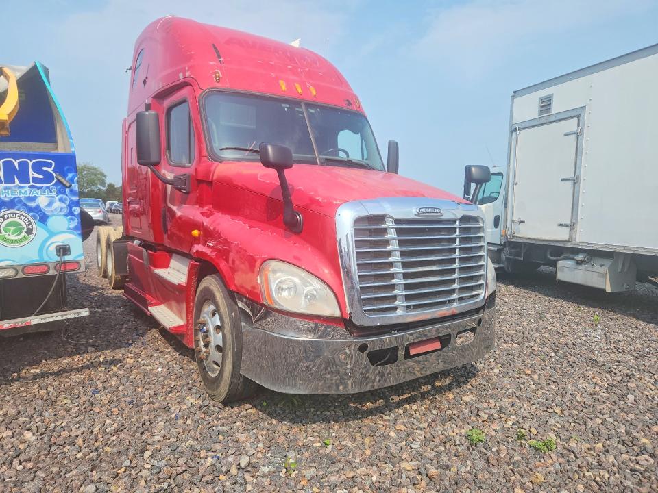 2013 Freightliner Cascadia 125 მანქანა იყიდება აუქციონზე, vin: 3AKJGLBG3DSFD5173, აუქციონის ნომერი: 63414266
