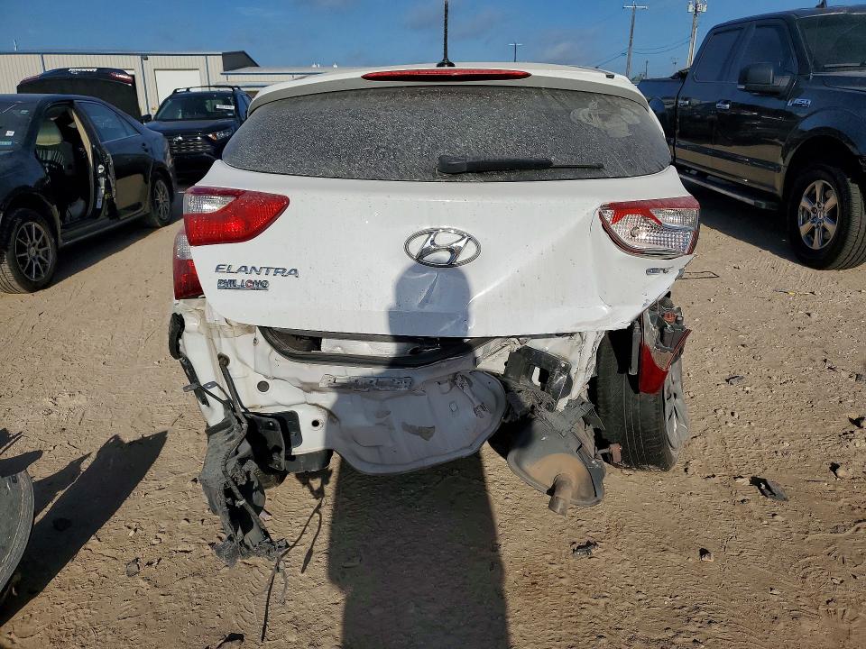 2017 Hyundai Elantra Gt მანქანა იყიდება აუქციონზე, vin: KMHD35LH4HU380743, აუქციონის ნომერი: 65903526