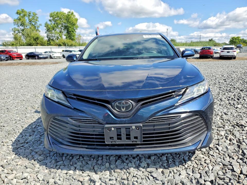 63650096 :رقم المزاد ، 4T1B11HK9KU854722 vin ، 2019 Toyota Camry مزاد بيع