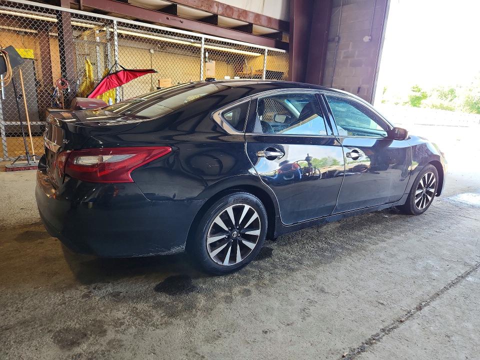 63816336 :رقم المزاد ، 1N4AL3AP2JC272063 vin ، 2018 Nissan Altima مزاد بيع