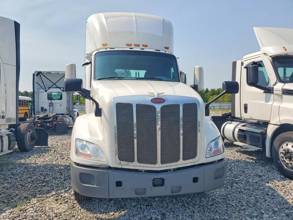 Продаж на аукціоні авто 2018 Peterbilt 579, vin: 1XPBA48X2JD478380, номер лоту: 61967866