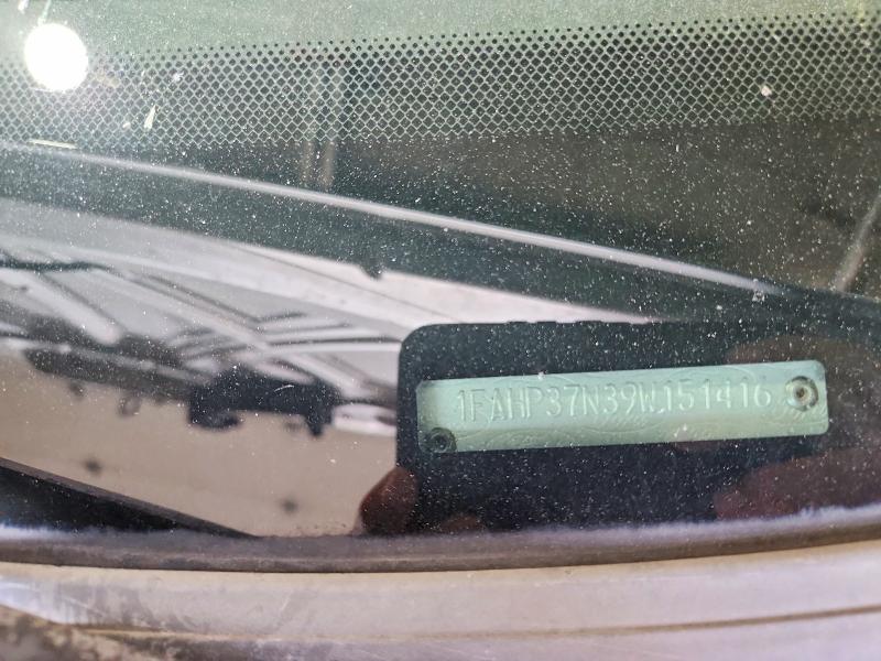 64110076 :رقم المزاد ، 1FAHP37N39W151416 vin ، 2009 Ford Focus مزاد بيع