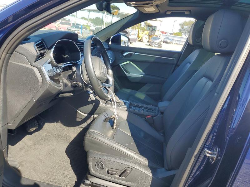 63431626 :رقم المزاد ، WA1EECF35N1025384 vin ، 2022 Audi Q3 مزاد بيع