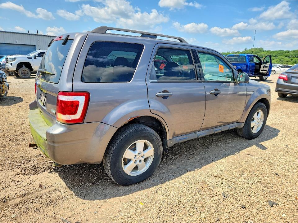 2010 Ford Escape მანქანა იყიდება აუქციონზე, vin: 1FMCU0DG9AKC28038, აუქციონის ნომერი: 63717086
