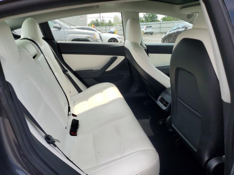 64425516 :رقم المزاد ، 5YJ3E1EAXJF155583 vin ، 2018 Tesla Model 3 مزاد بيع