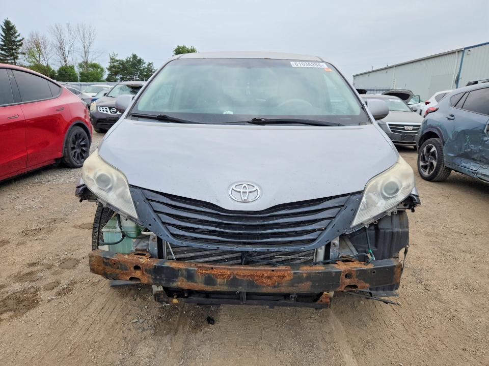 Продажа на аукционе авто 2011 Toyota Sienna, vin: 5TDZK3DC8BS022464, номер лота: 61636286
