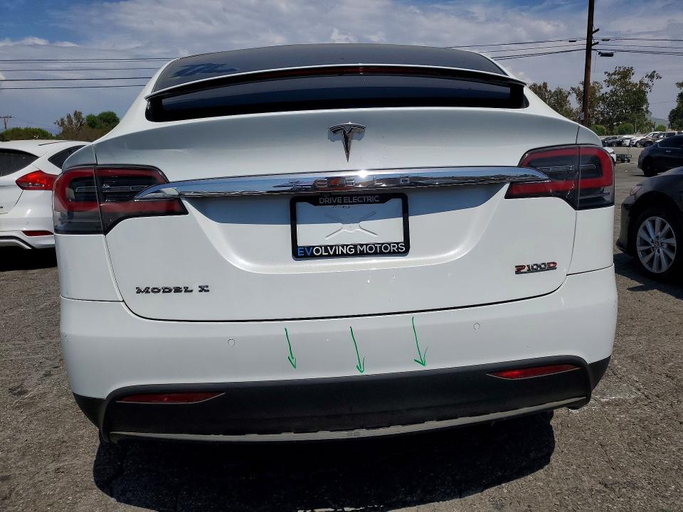 Продажа на аукционе авто 2018 Tesla Model X, vin: 5YJXCBE46JF105237, номер лота: 63526016