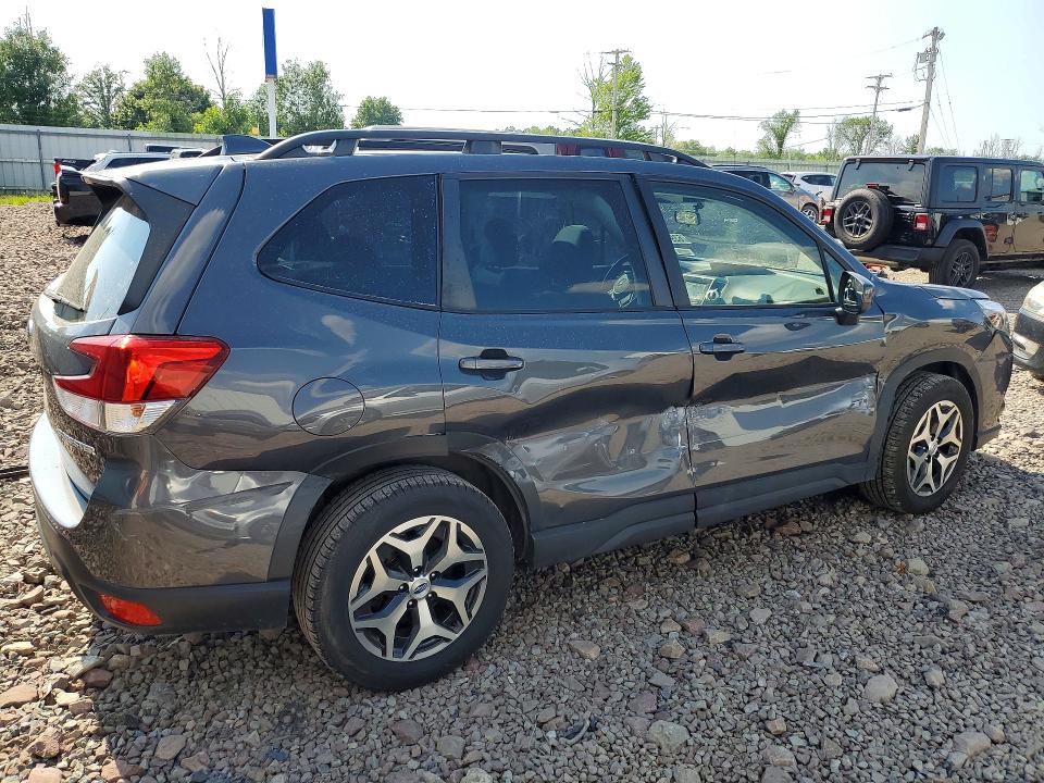 63915216 :رقم المزاد ، JF2SKADC8NH402694 vin ، 2022 Subaru Forester مزاد بيع