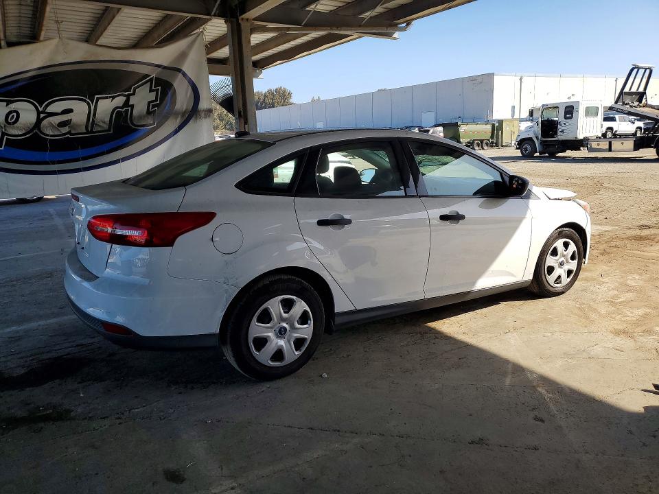 2015 Ford Focus მანქანა იყიდება აუქციონზე, vin: 1FADP3E26FL306643, აუქციონის ნომერი: 63257066