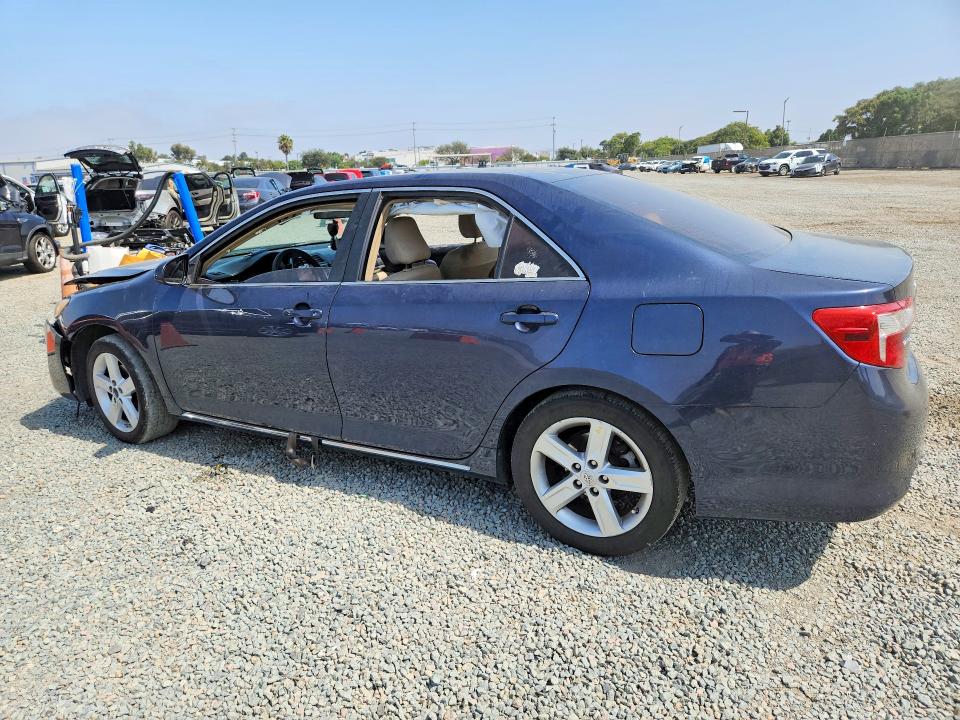 63788526 :رقم المزاد ، 4T4BF1FK7ER382115 vin ، 2014 Toyota Camry مزاد بيع