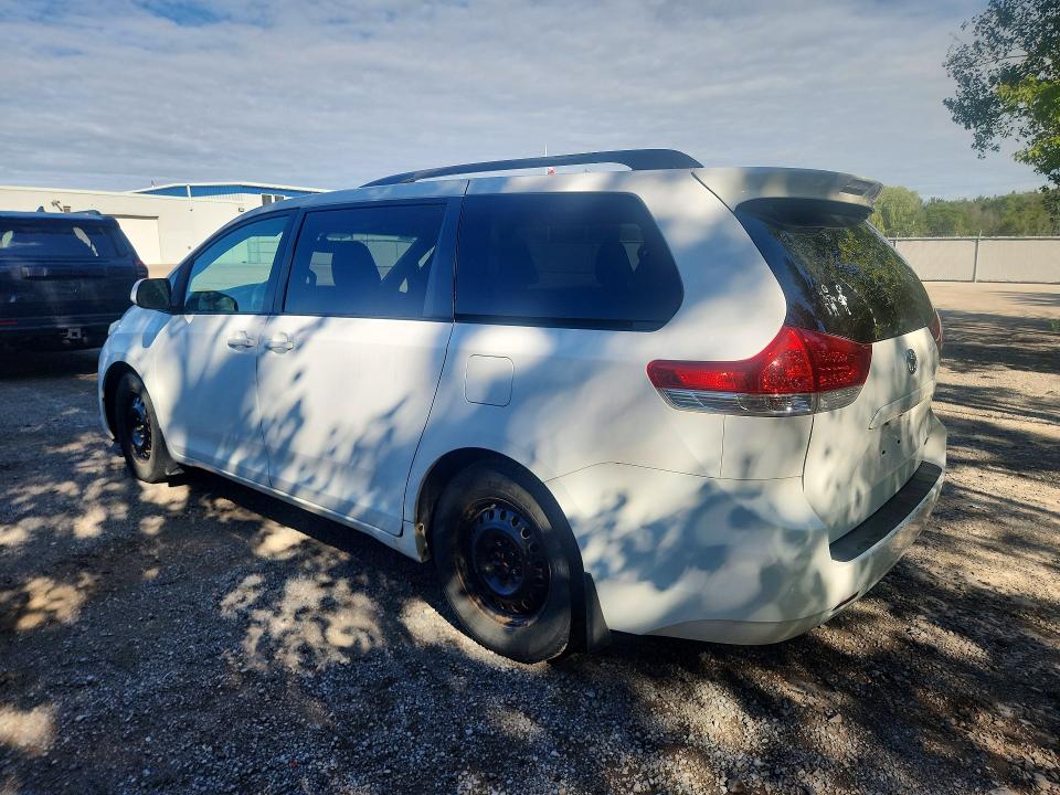 66731776 :رقم المزاد ، 5TDKK3DC1BS167945 vin ، 2011 Toyota Sienna مزاد بيع