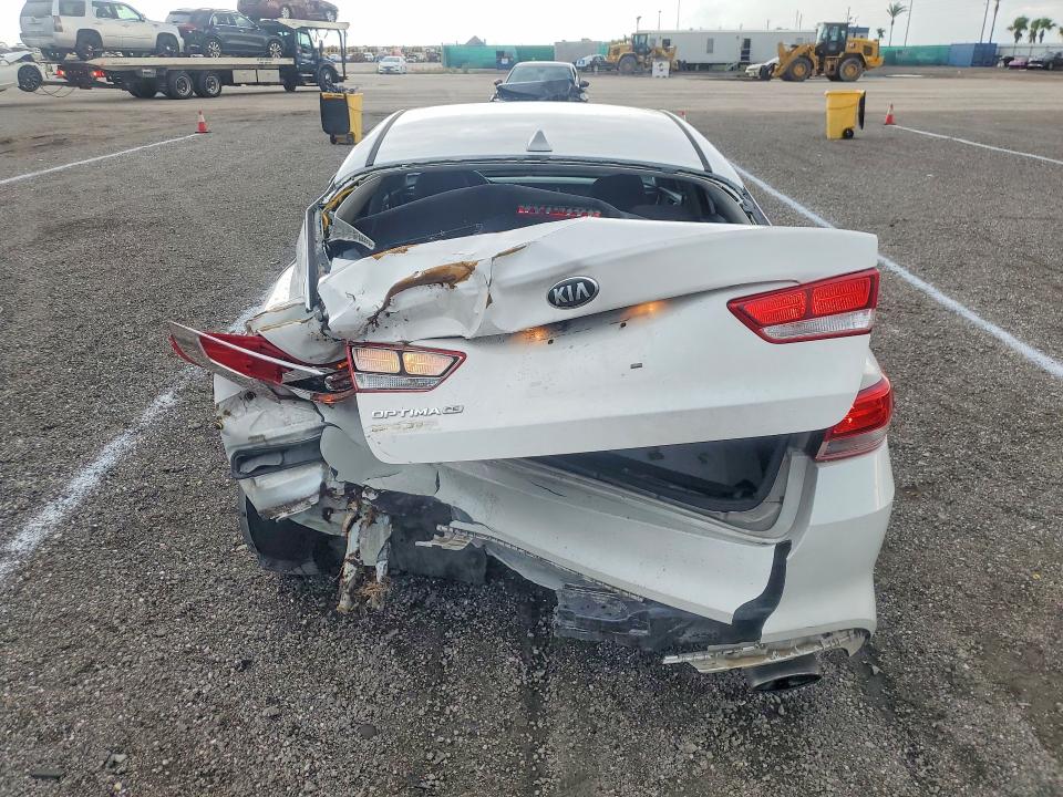 2017 Kia Optima მანქანა იყიდება აუქციონზე, vin: 5XXGT4L37HG127437, აუქციონის ნომერი: 64212416