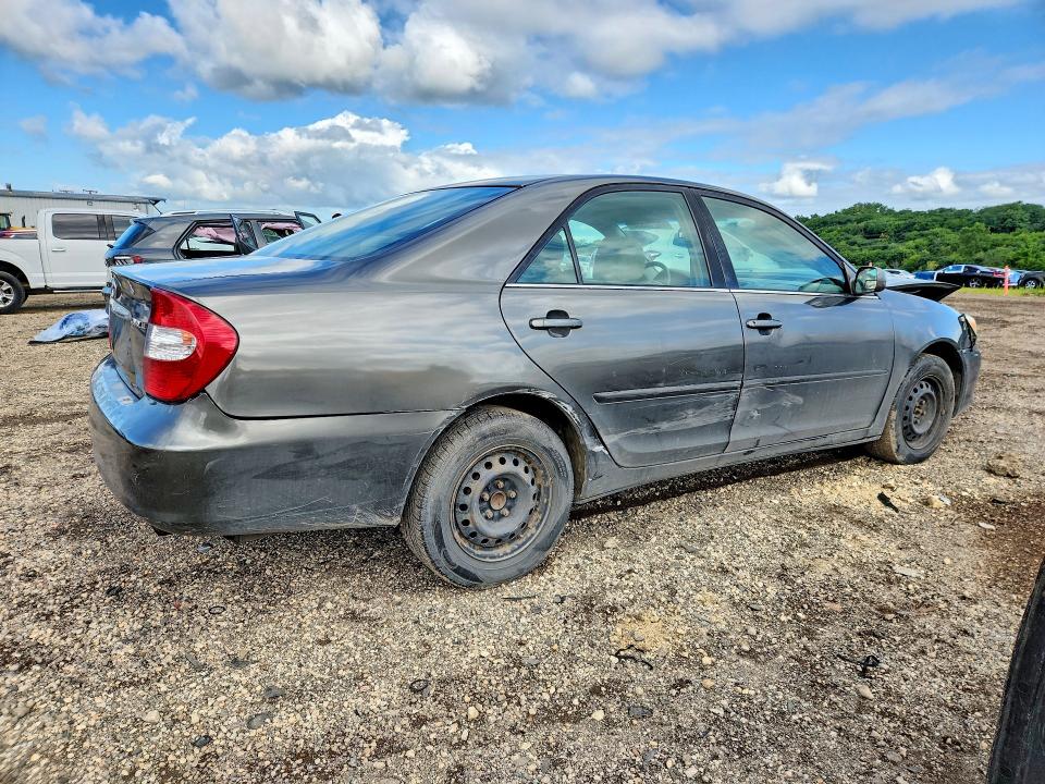 64216556 :رقم المزاد ، 4T1BE32K32U518329 vin ، 2002 Toyota Camry مزاد بيع