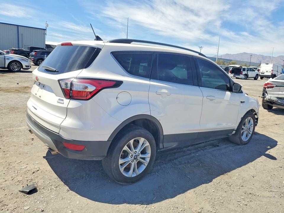 2018 Ford Escape მანქანა იყიდება აუქციონზე, vin: 1FMCU0HD0JUA64800, აუქციონის ნომერი: 65697176