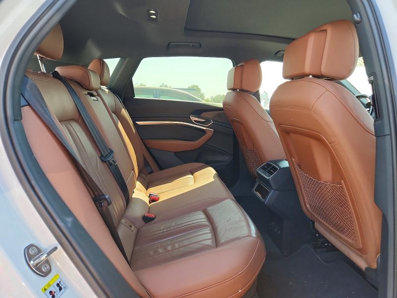 63729166 :رقم المزاد ، WA14AAGE8RB027657 vin ، 2024 Audi Q8 E-tron مزاد بيع