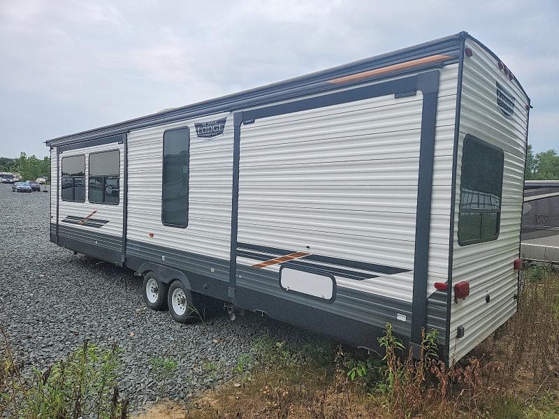 63945196 :رقم المزاد ، 4X4TWDM27MM060106 vin ، 2021 Wildwood Recreational Vehicle (rv) مزاد بيع