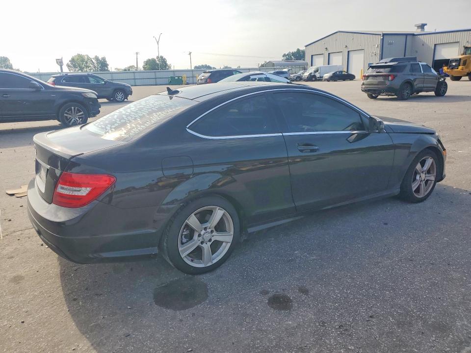 Продаж на аукціоні авто 2015 Mercedes-benz C, vin: WDDGJ4HBXFG368457, номер лоту: 64814926