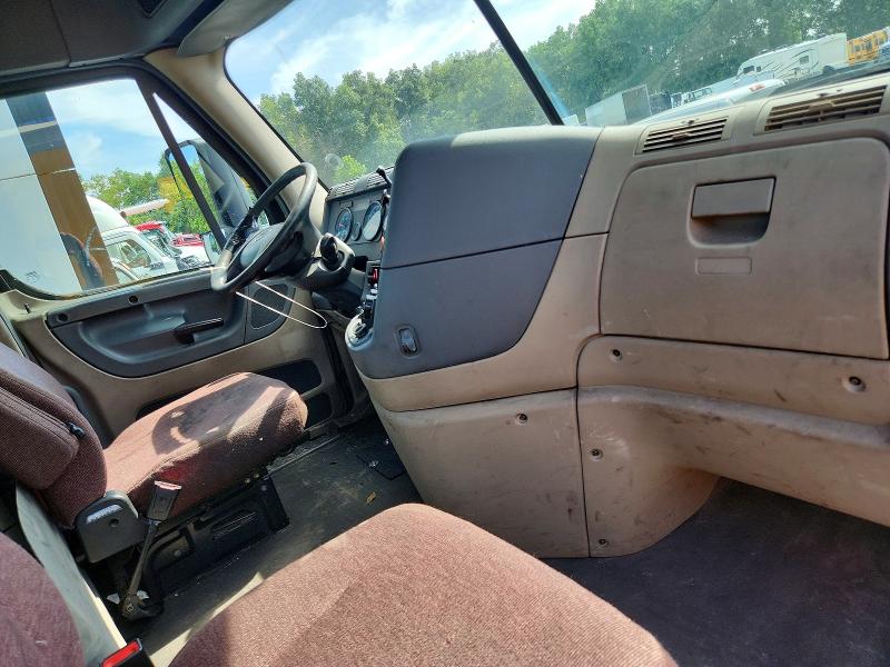 Продажа на аукционе авто 2017 Freightliner Cascadia 113, vin: 1FUBGBDV0HLHH2540, номер лота: 66354046