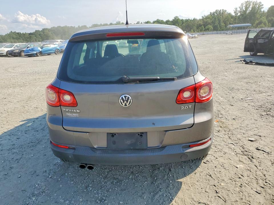 64943926 :رقم المزاد ، WVGAV7AXXAW511610 vin ، 2010 Volkswagen Tiguan مزاد بيع
